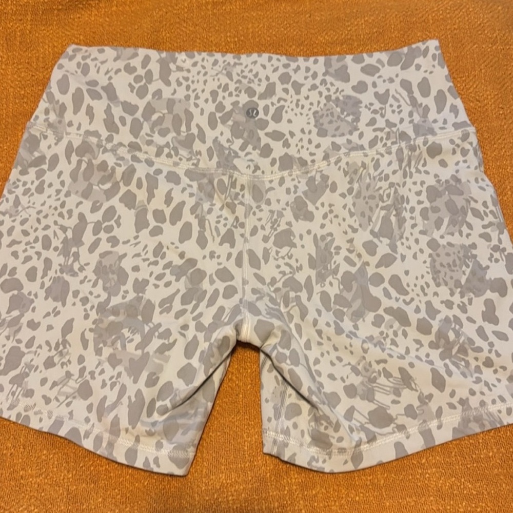 Lululemon Athletica Gray & White Biker Shorts